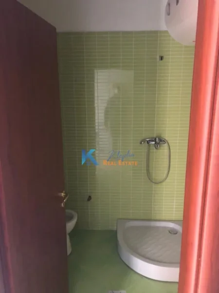 Tirane, jap me qera zyre Kati 7, 107 m² 550 € (Jordan Misja, afer Gener 2)