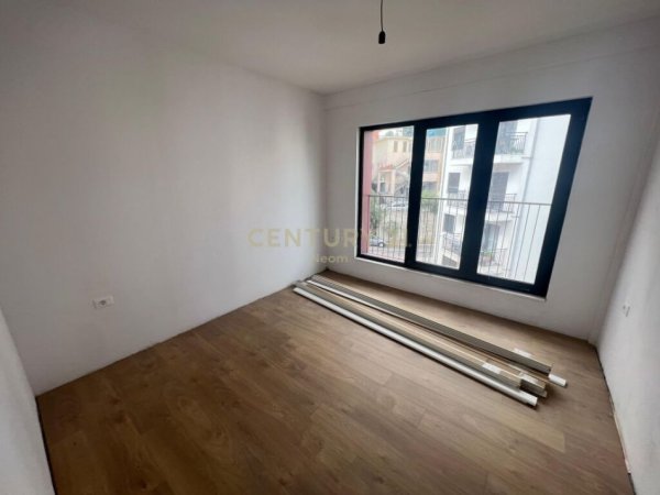 Tirane, shes apartament 3+1+2 , 190 m² 305.000 € (Kodra e Diellit)
