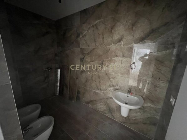 Tirane, shes apartament 3+1+2 , 190 m² 305.000 € (Kodra e Diellit)