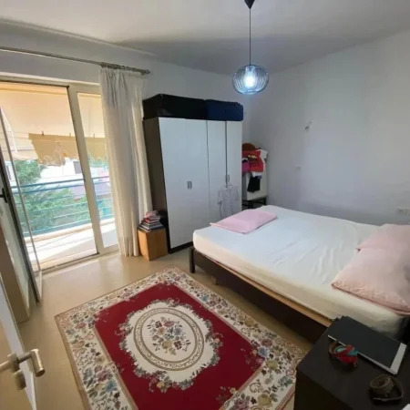 Yzberisht , jepet me qera 2+1 , 550 €