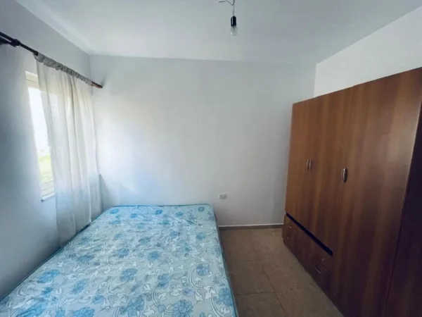 Tirane, jepet me qera 2+1+Ballkon Kati 3, 90 m² 450 € (Rruga Andrea Kushi)