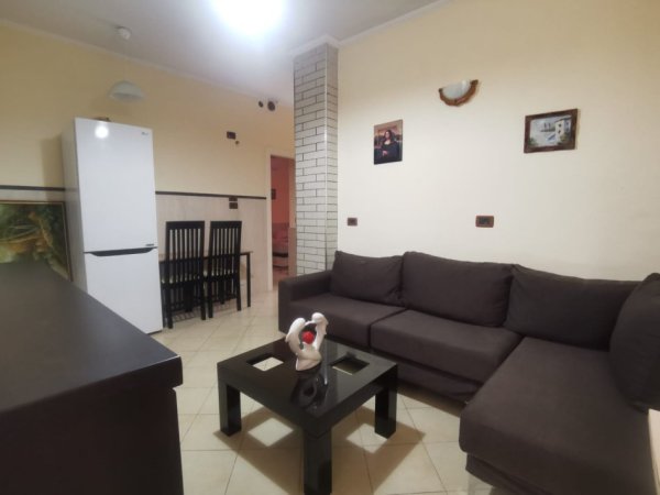 Tirane, jepet me qera Vile 1+1+Ballkon Kati 2, 60 m² 450 € (Gjon mili)