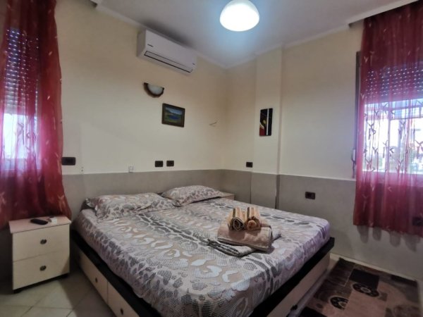 Tirane, jepet me qera Vile 1+1+Ballkon Kati 2, 60 m² 450 € (Gjon mili)