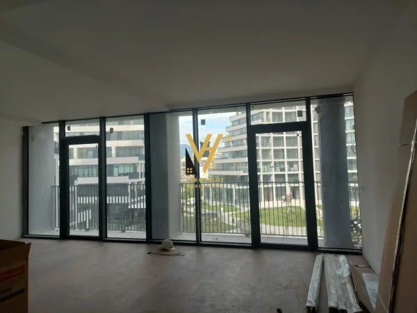 Tirane, jepet me qera zyre Kati 4, 123 m² 1.600 € (LIQENI ARTIFICIAL)
