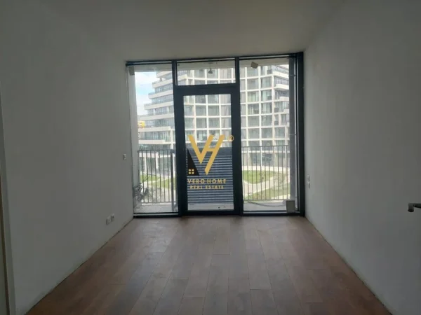 Tirane, jepet me qera zyre Kati 4, 123 m² 1.600 € (LIQENI ARTIFICIAL)