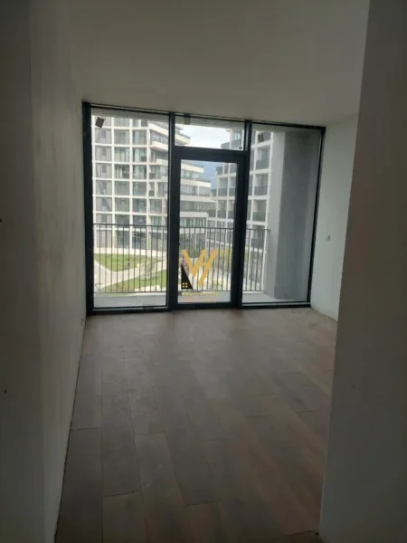 Tirane, jepet me qera zyre Kati 4, 123 m² 1.600 € (LIQENI ARTIFICIAL)