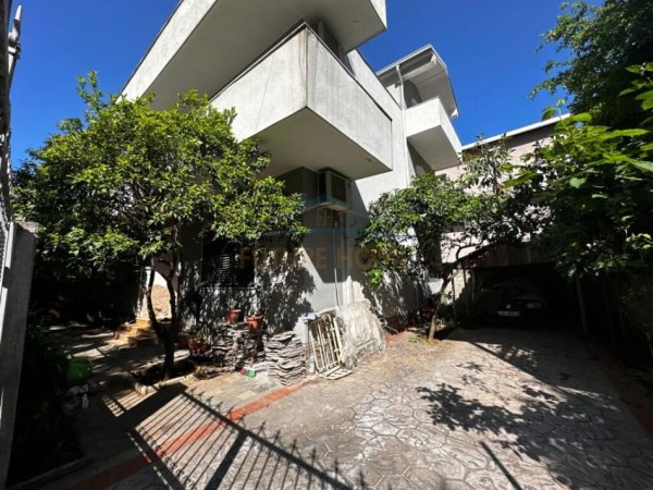 Tirane, jepet me qera Vile 3 Katshe , 285 m² 1.950 € 