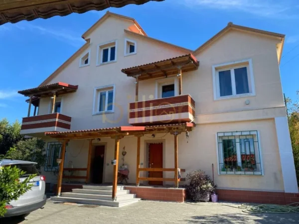 Tirane, shitet Vile 3 Katshe , 600 m² (Peze e vogel, Tirana, Albania)