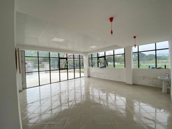 Tirane, shes ambjent biznesi , 4.810 m² 2.700.000 € (Autostrada Tirane-Elbasan, Mullet)