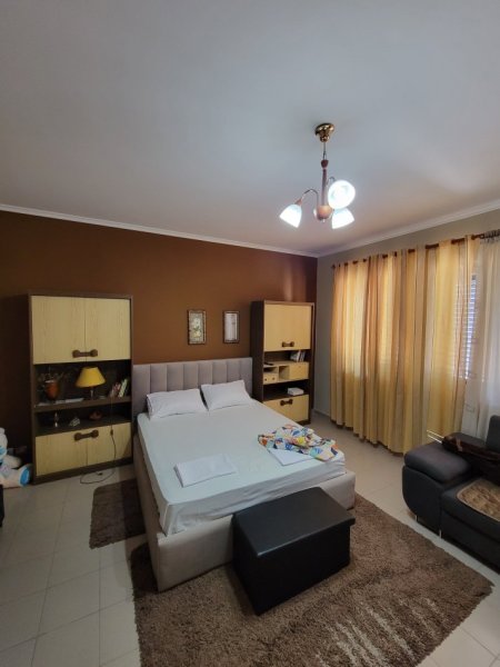 Tirane, jepet me qera garsonier 1+1 Kati 2, 50 m² 550 € (Rruga Kosovareve)