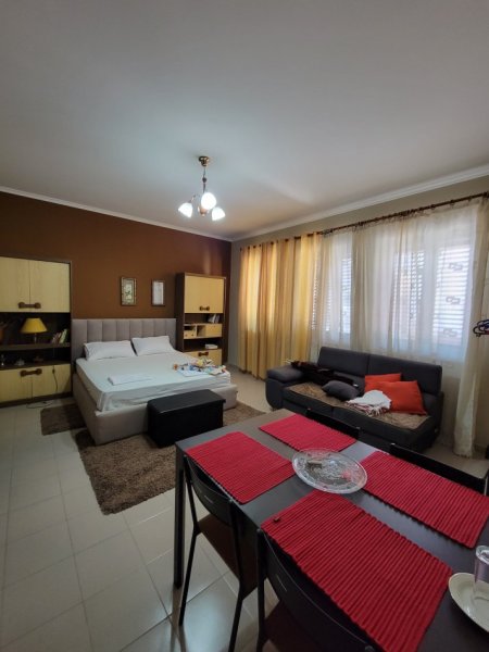 Tirane, jepet me qera garsonier 1+1 Kati 2, 50 m² 550 € (Rruga Kosovareve)