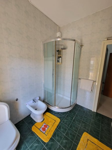 Tirane, jepet me qera garsonier 1+1 Kati 2, 50 m² 550 € (Rruga Kosovareve)