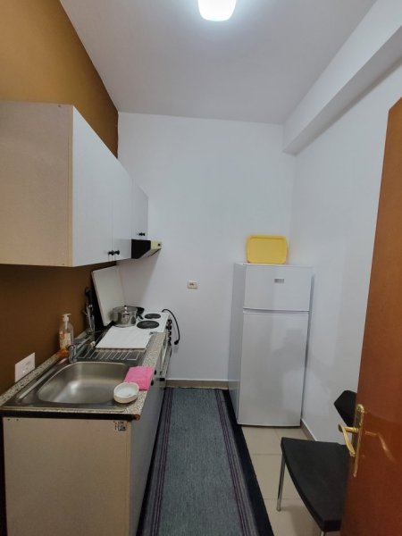 Tirane, jepet me qera garsonier 1+1 Kati 2, 50 m² 550 € (Rruga Kosovareve)