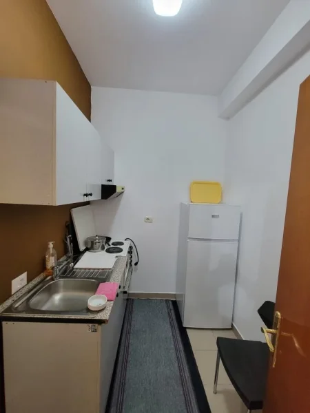 Tirane, jepet me qera garsonier 1+1 Kati 2, 50 m² 550 € (Rruga Kosovareve)