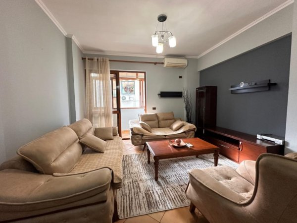Tirane, jepet me qera apartament 3+1+Aneks+Ballkon , 105 m² 850 € (Anton Lufi)