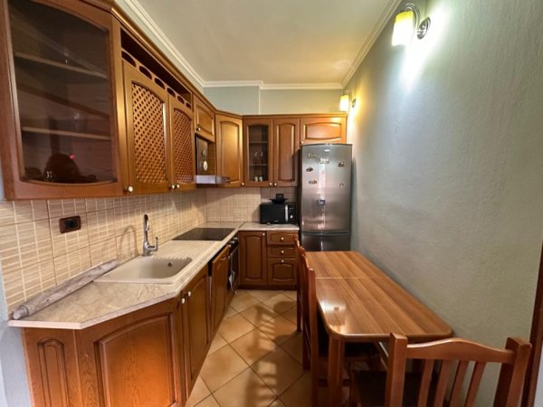 Tirane, jepet me qera apartament 3+1+Aneks+Ballkon , 105 m² 850 € (Anton Lufi)
