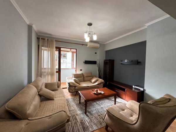 Tirane, jepet me qera apartament 3+1+Aneks+Ballkon , 105 m² 850 € (Anton Lufi)