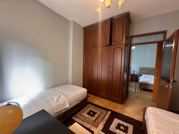 Tirane, jepet me qera apartament 3+1+Aneks+Ballkon , 105 m² 850 € (Anton Lufi)