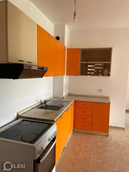 Tirane, jepet me qera apartament 2+1+Ballkon Kati 3, 95 m² 450 € (FUSHA E AVIACIONIT)