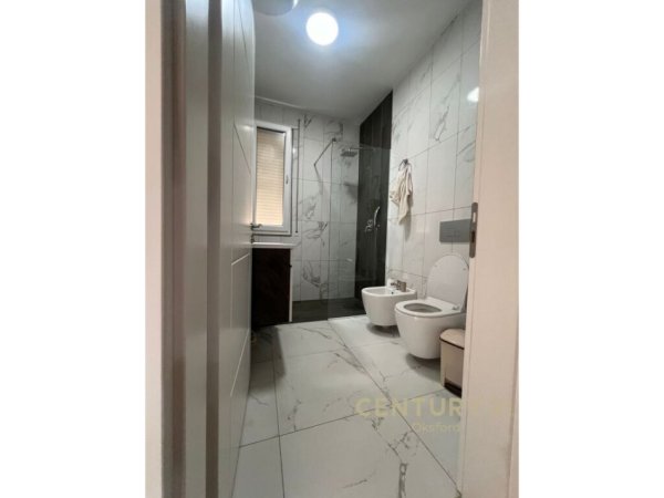 Tirane, jepet me qera apartament 2+1 Kati 8, 74 m² 600 € (fusha e aviacionit)