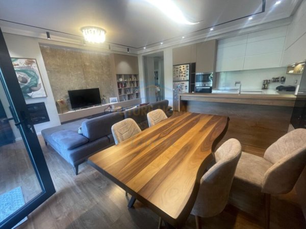 Tirane, shitet apartament 2+1+Ballkon Kati 0, 116 m² 350.000 € (Palacianat, Liqeni i Thate)