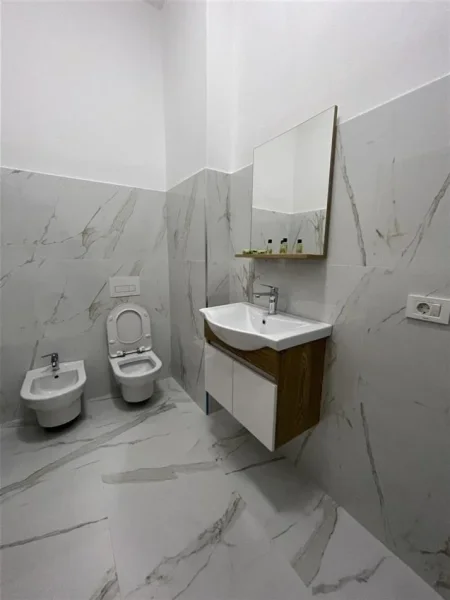 Tirane, jepet me qera apartament 1+1+Ballkon Kati 1, 60 m² 450 € (RRUGA PETI)