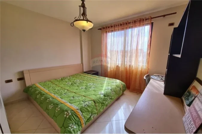 Tirane, jepet me qera apartament 3+1 Kati 5, 117 m² 750 € (APARTAMENT 3+1+2 PER QIRA TEK 21 DHJETORI!)