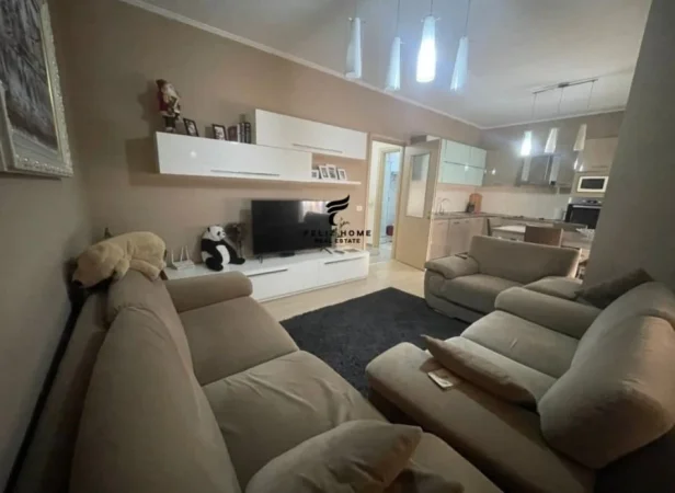 Tirane, jepet me qera apartament 2+1+Ballkon Kati 7, 135 m² 600 € (ASTIR)