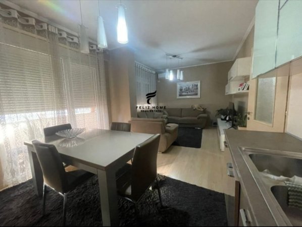 Tirane, jepet me qera apartament 2+1+Ballkon Kati 7, 135 m² 600 € (ASTIR)