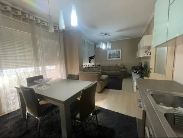 Tirane, jepet me qera apartament 2+1+Ballkon Kati 7, 135 m² 600 € (ASTIR)