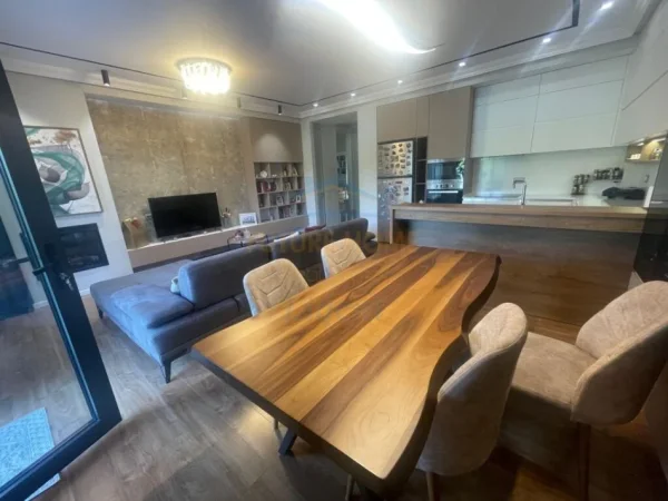 Tirane, shitet apartament 2+1+Ballkon Kati 0, 116 m² 350.000 € (Liqeni Thate)