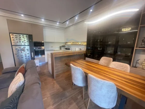 Tirane, shitet apartament 2+1+Ballkon Kati 0, 116 m² 350.000 € (Liqeni Thate)