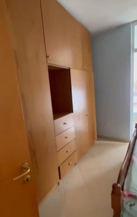 Tirane, jepet me qera apartament 1+1 Kati 5, 70 m² 600 € (Komuna e Parisit)