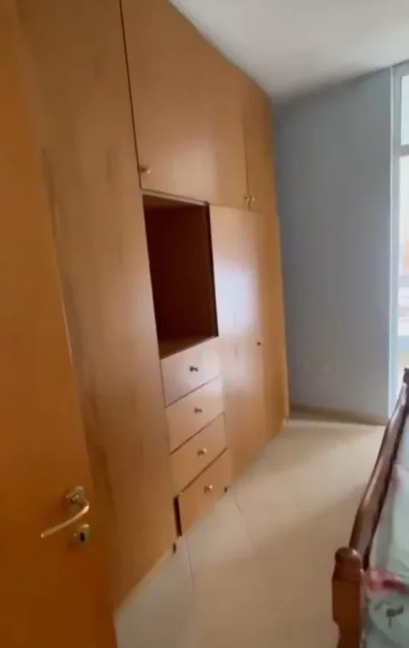 Tirane, jepet me qera apartament 1+1 Kati 5, 70 m² 600 € (Komuna e Parisit)