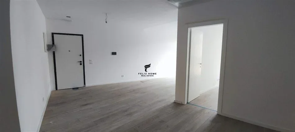 Tirane, jepet me qera zyre Kati 1, 102 m² 1.300 € (LIQENI ARTIFICIAL)