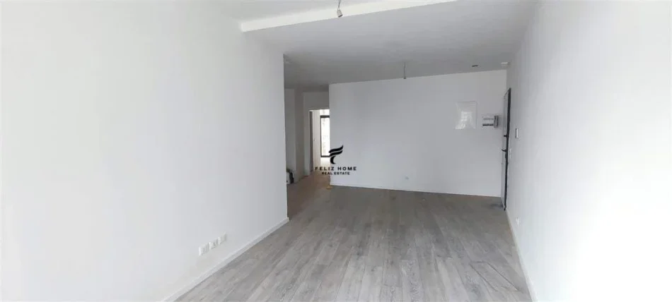 Tirane, jepet me qera zyre Kati 1, 102 m² 1.300 € (LIQENI ARTIFICIAL)