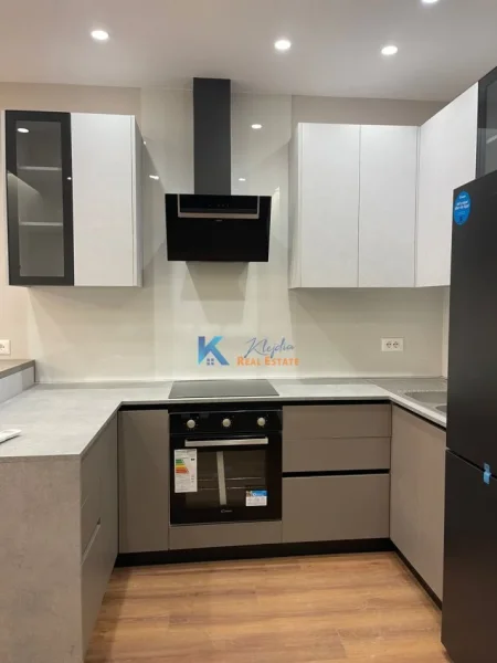 Tirane, jap me qera apartament 2+1+Ballkon Kati 2, 115 m² 800 € (Kompleksi Arlis, Rruga e Dibres)