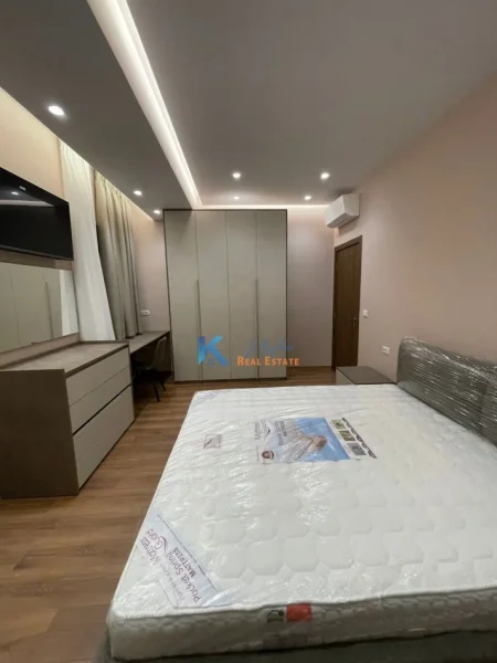 Tirane, jap me qera apartament 2+1+Ballkon Kati 2, 115 m² 800 € (Kompleksi Arlis, Rruga e Dibres)