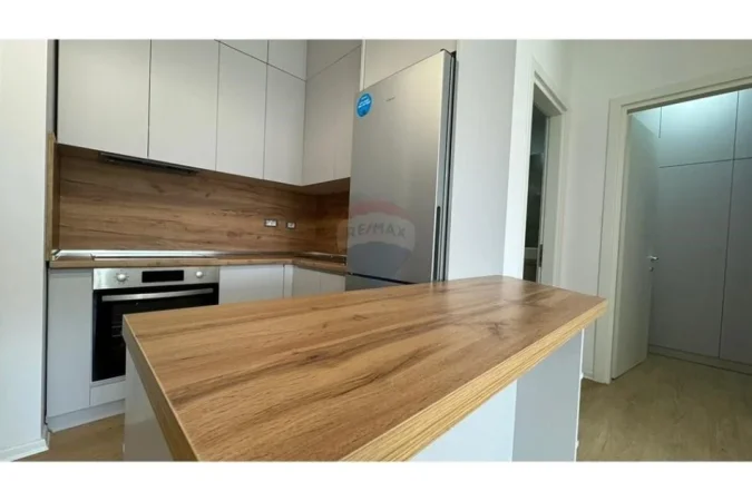 Tirane, jepet me qera 1+1 , 65 m² 750 € (Apartament 1+1 per qira ne Qender!)