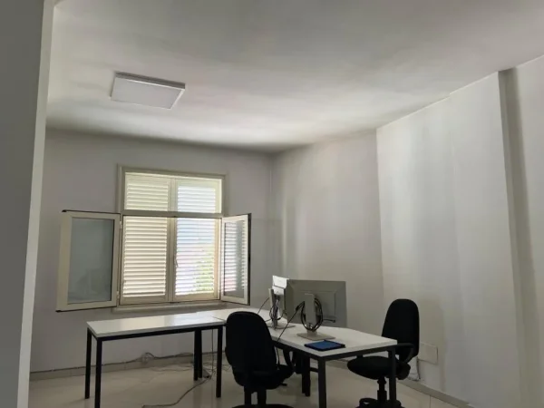 Tirane, jepet me qera ambjent biznesi Kati 3, 351 m² 2.500 € (rruga gjergj legisi , laprake)
