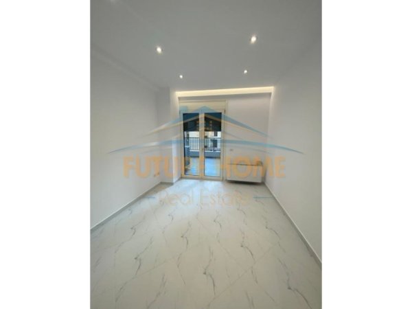 Tirane, jepet me qera ambjent biznesi Kati 2, 158 m² 1.600 € (Rruga Kosovareve)
