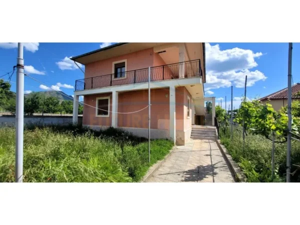 Korce, shitet Vile 5+1+Aneks+Ballkon Kati 0, 224 m² 92.000 € (Lagjia 14)