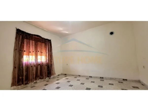 Korce, shitet Vile 5+1+Aneks+Ballkon Kati 0, 224 m² 92.000 € (Lagjia 14)