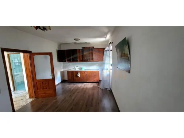 Korce, shitet Vile 5+1+Aneks+Ballkon Kati 0, 224 m² 92.000 € (Lagjia 14)