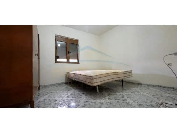 Korce, shitet Vile 5+1+Aneks+Ballkon Kati 0, 224 m² 92.000 € (Lagjia 14)