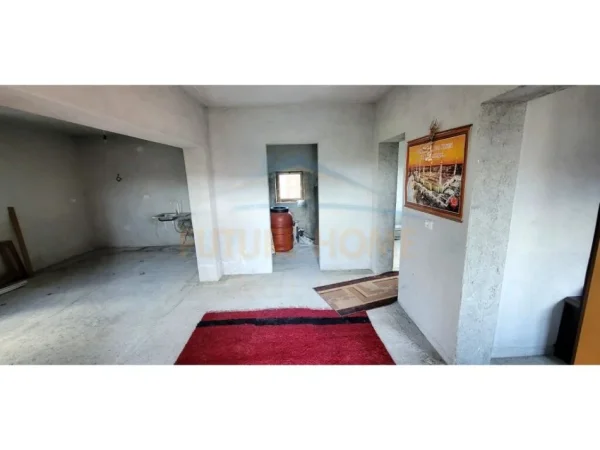 Korce, shitet Vile 5+1+Aneks+Ballkon Kati 0, 224 m² 92.000 € (Lagjia 14)