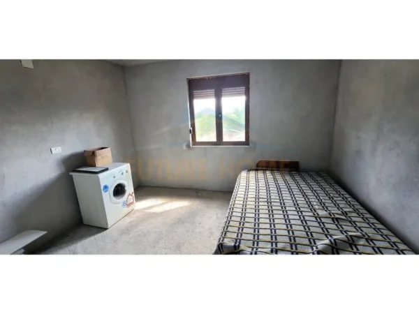 Korce, shitet Vile 5+1+Aneks+Ballkon Kati 0, 224 m² 92.000 € (Lagjia 14)