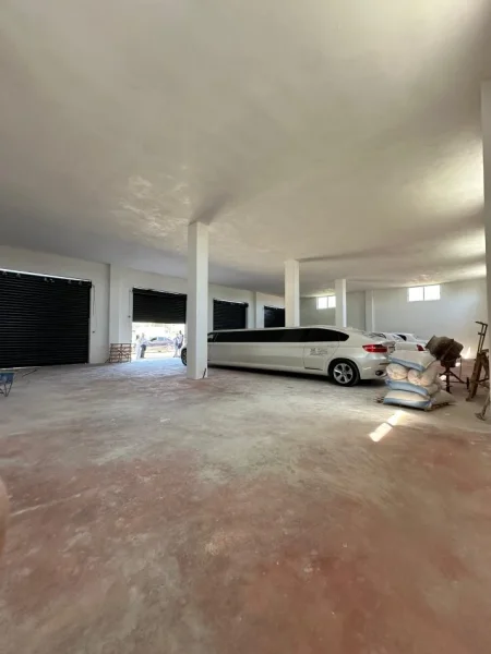 Durres, jepet me qera ambjent biznesi Kati 0, 360 m² 1.000 € (Ishe Kenete)