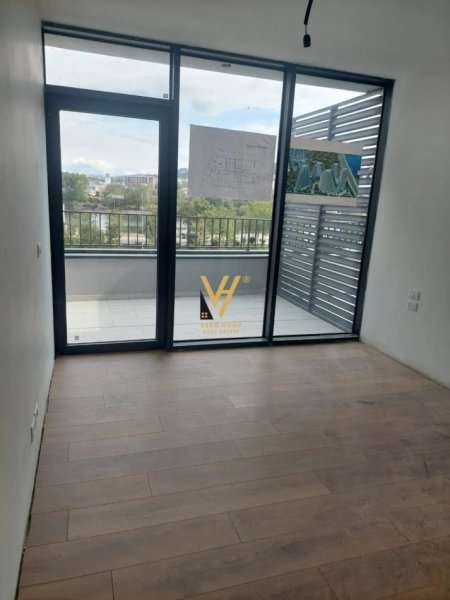 Tirane, jepet me qera apartament 2+1+Ballkon Kati 4, 150 m² 1.600 € (LAKE VIEW)