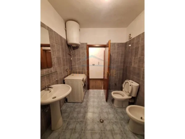 Tirane, shitet apartament 2+1 Kati 5, 120 m² 159.000 € (Pranë Shkollës Vace Zela, Don Bosko.)